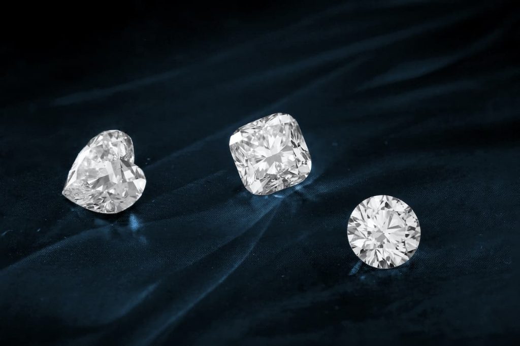 3 tipos de diamantes corte zorazon, corte cuadrado y corte brillante